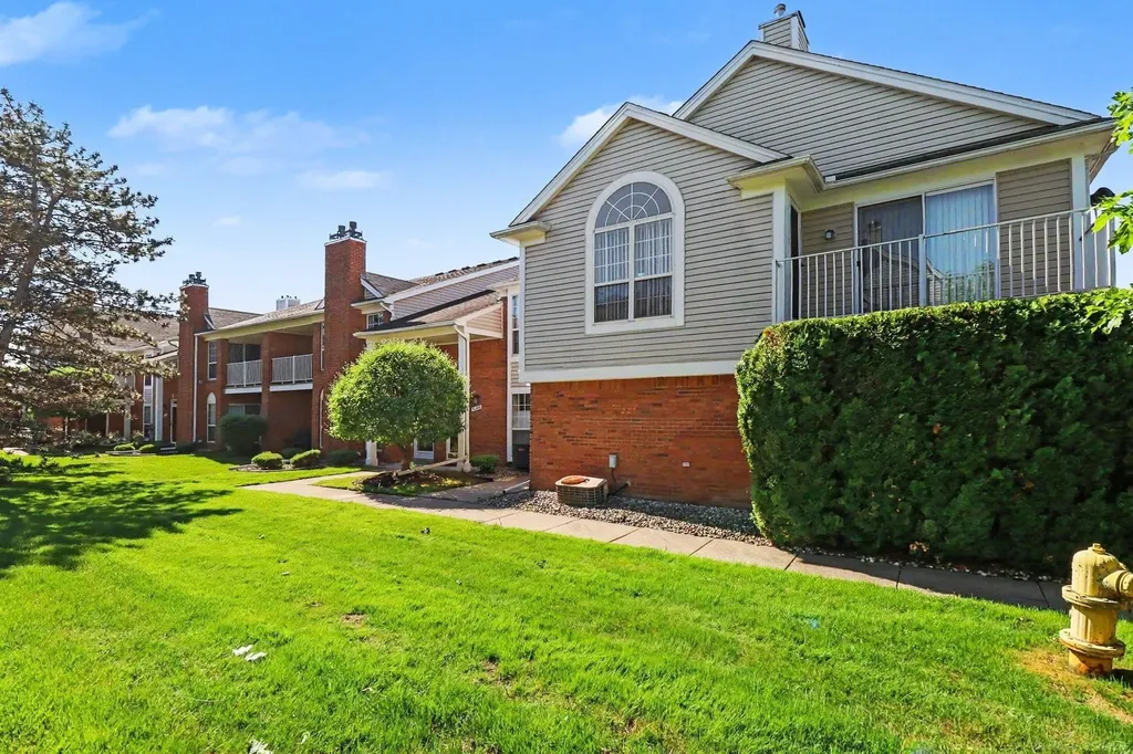 52328 Heatherstone Avenue Macomb Township MI 48042