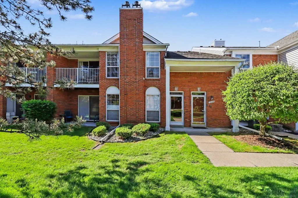52328 Heatherstone Avenue Macomb Township MI 48042