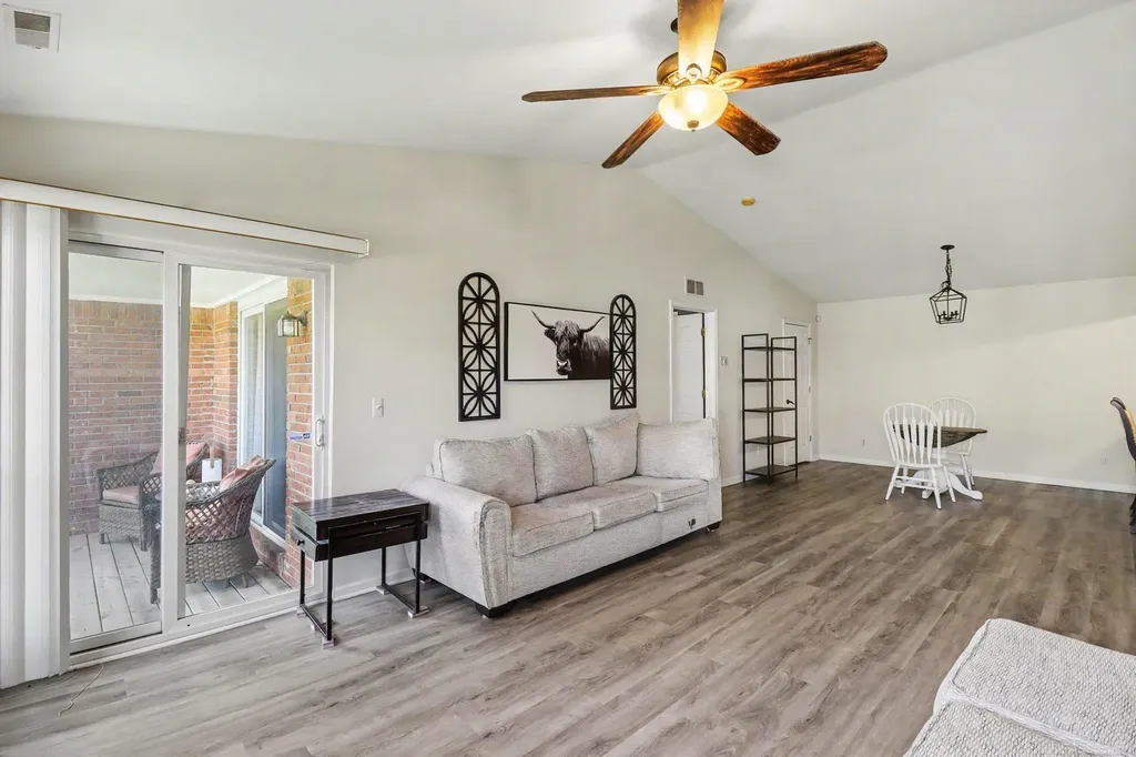52328 Heatherstone Avenue Macomb Township MI 48042