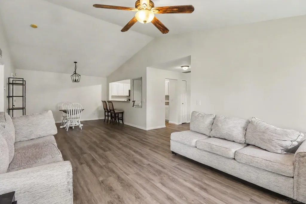 52328 Heatherstone Avenue Macomb Township MI 48042