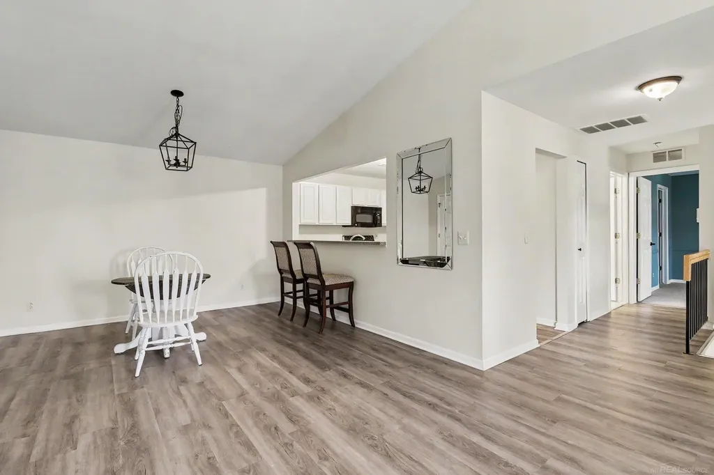 52328 Heatherstone Avenue Macomb Township MI 48042