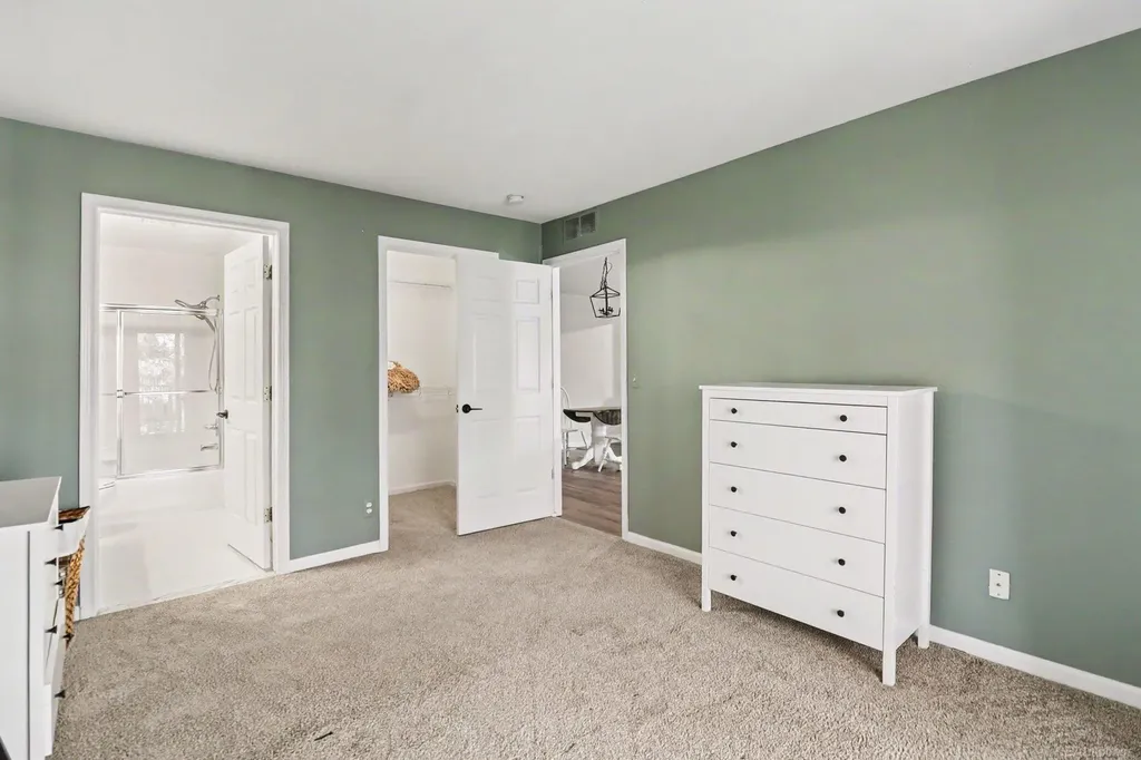 52328 Heatherstone Avenue Macomb Township MI 48042