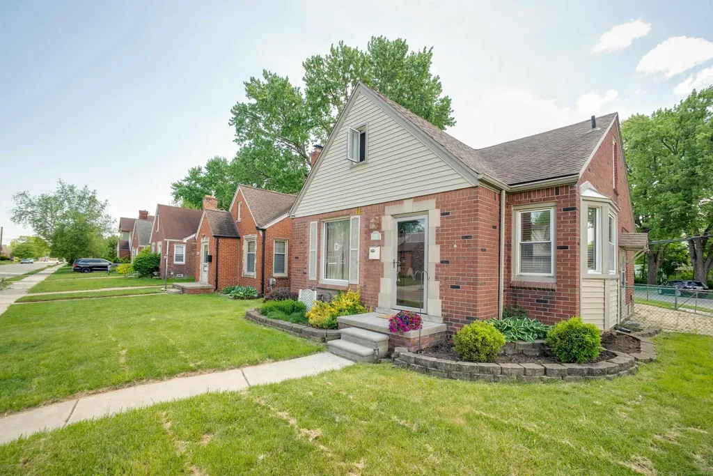 15214 Nehls Avenue Eastpointe City MI 48021