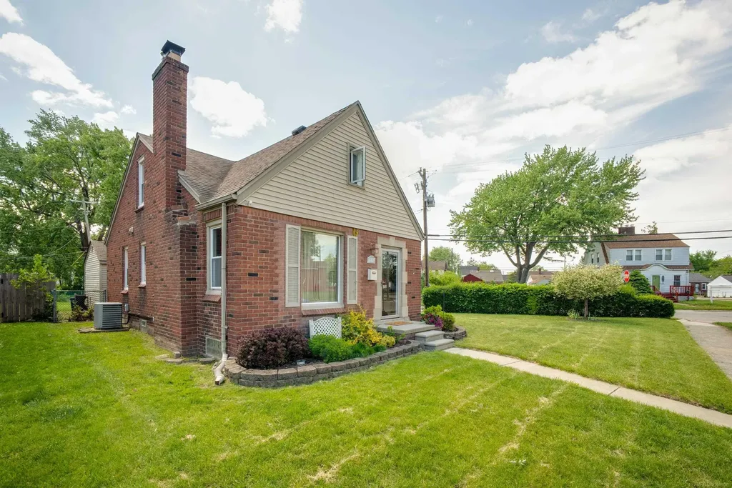 15214 Nehls Avenue Eastpointe City MI 48021