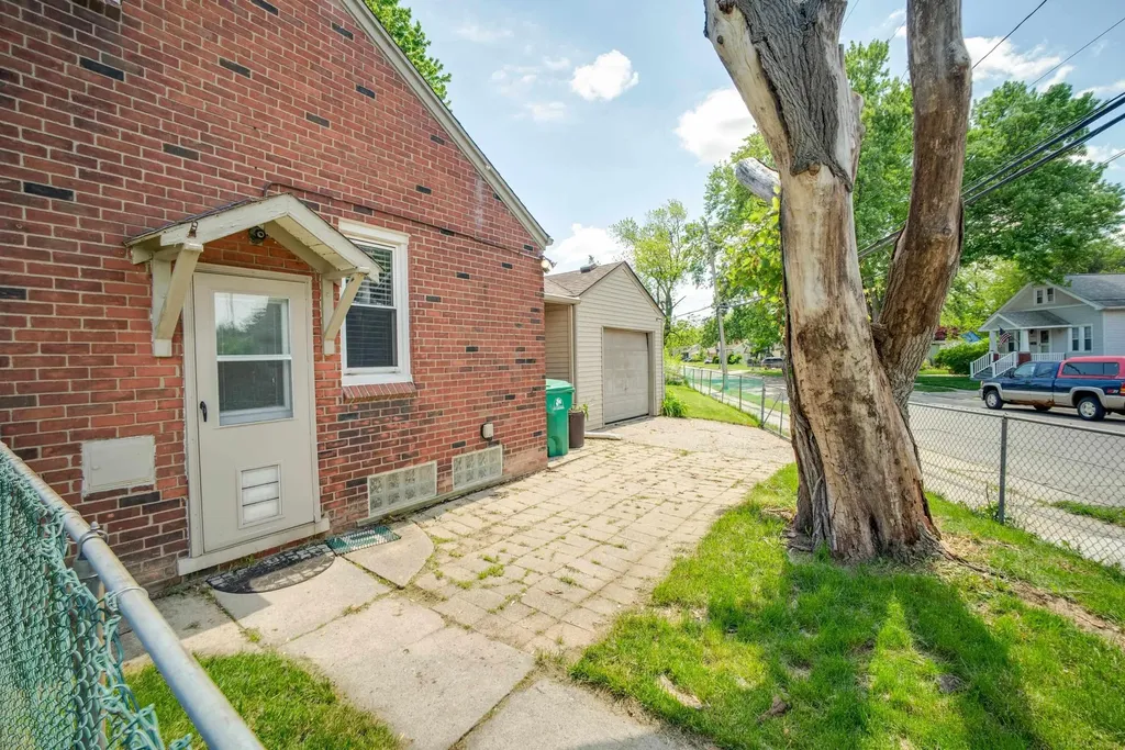 15214 Nehls Avenue Eastpointe City MI 48021