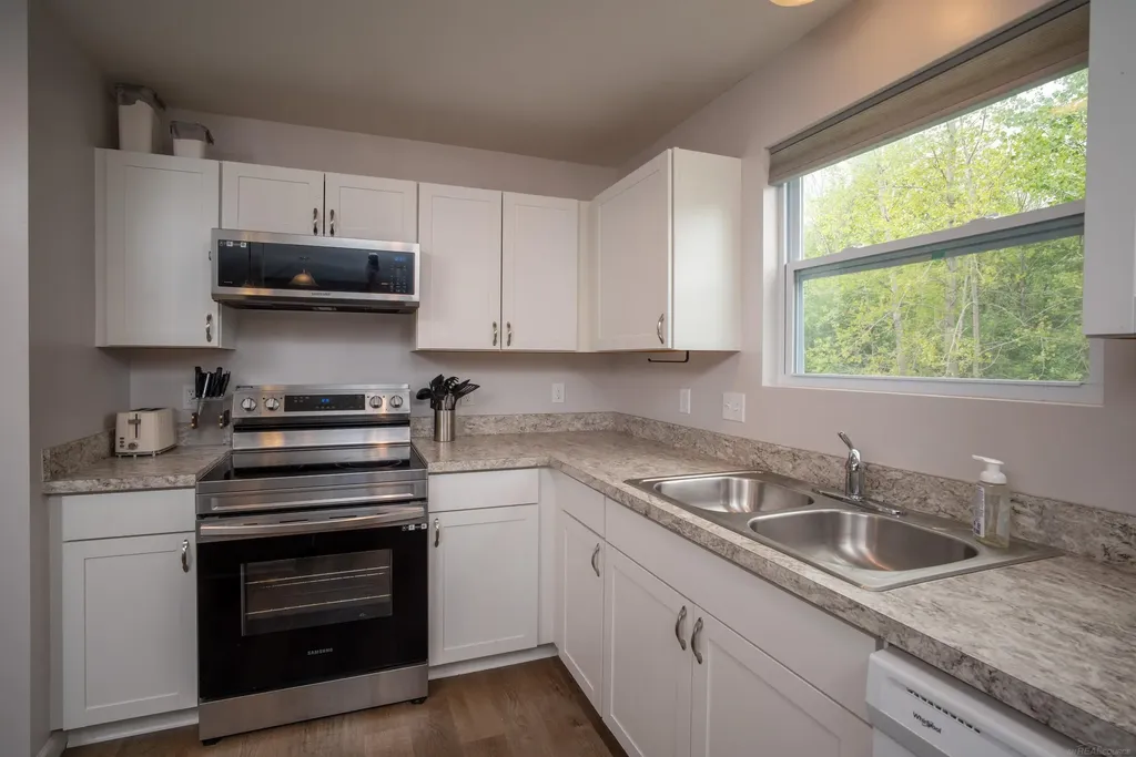 32215 Haverhill Street New Haven Village MI 48048