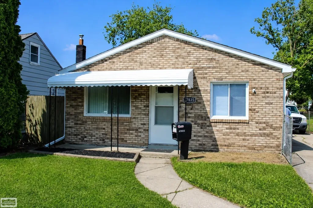 27835 Oneil Street Roseville City MI 48066