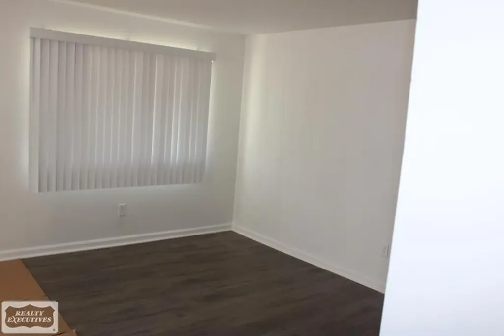 27835 Oneil Street Roseville City MI 48066