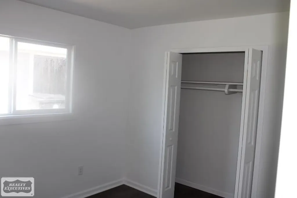 27835 Oneil Street Roseville City MI 48066