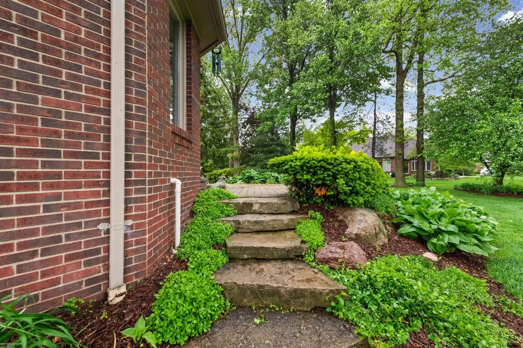 54316 Black Cherry Lane Shelby Charter Township MI 48315