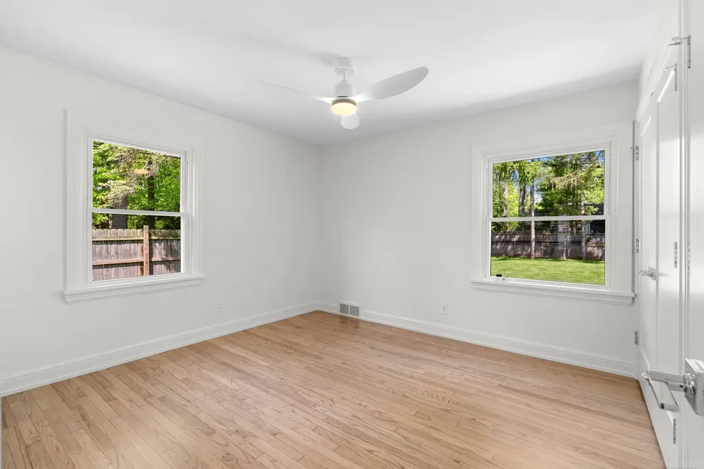 15856 Birwood Avenue Beverly Hills Village MI 48025