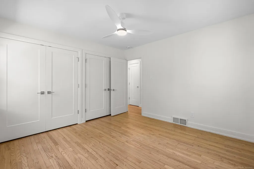 15856 Birwood Avenue Beverly Hills Village MI 48025