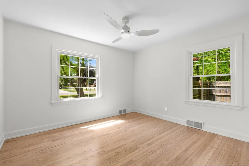 15856 Birwood Avenue Beverly Hills Village MI 48025