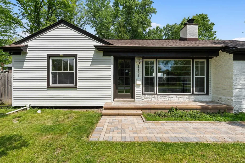 15856 Birwood Avenue Beverly Hills Village MI 48025