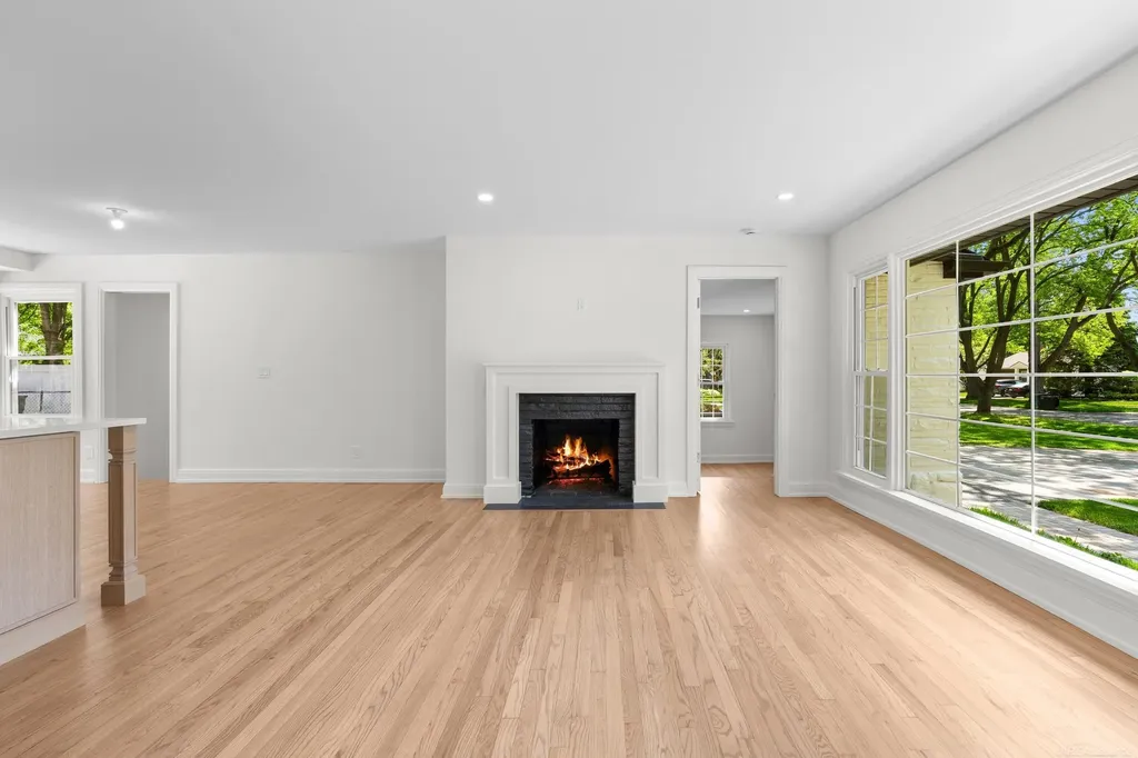 15856 Birwood Avenue Beverly Hills Village MI 48025