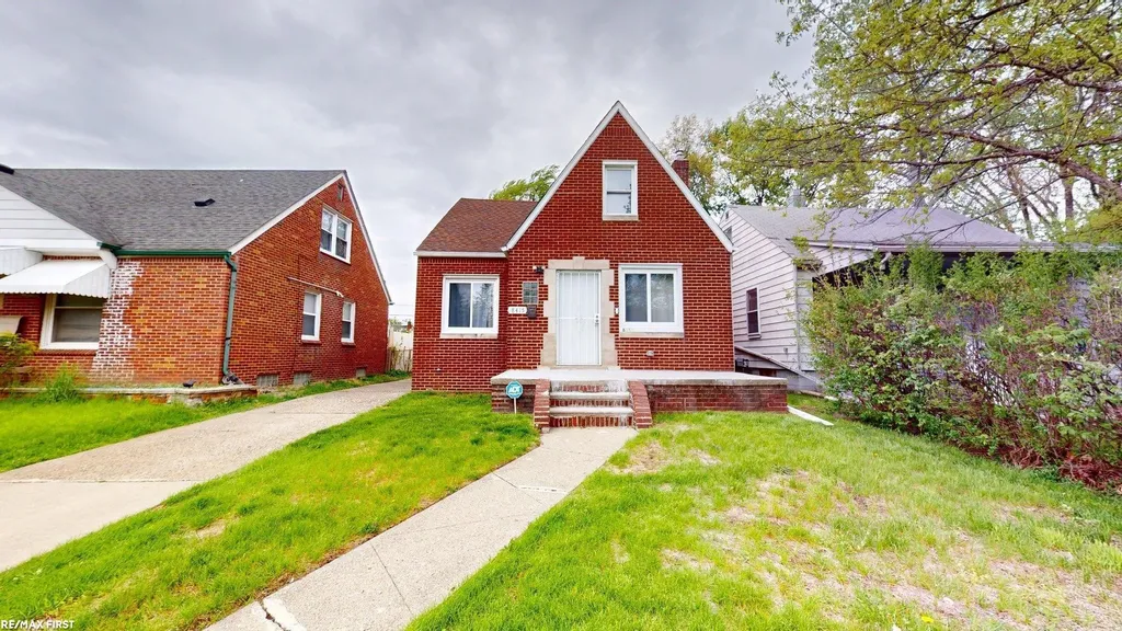 8415 Sherman Avenue Warren City MI 48089