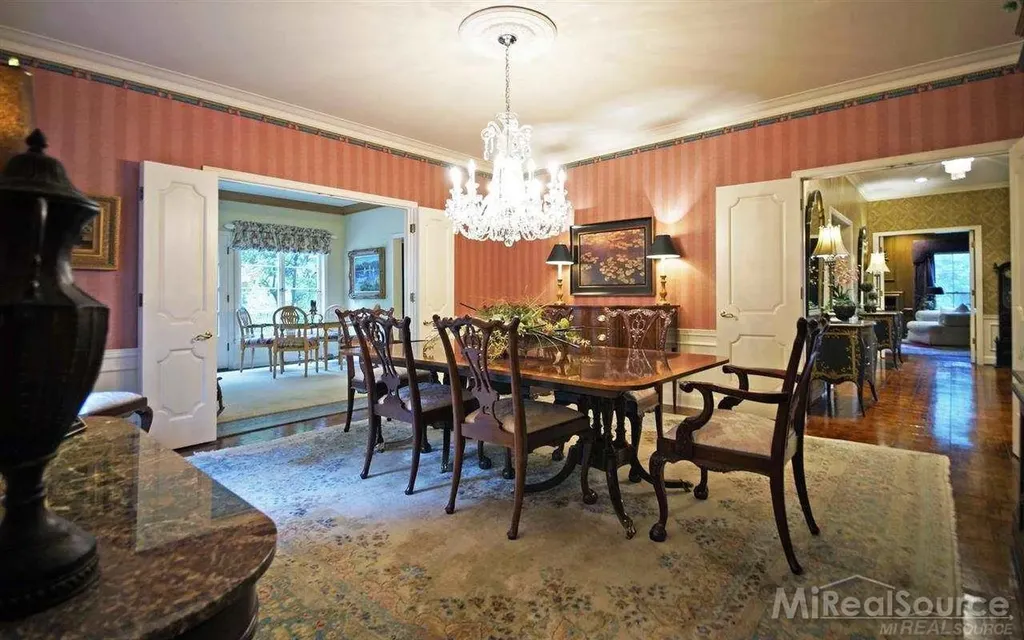 45 Lakecrest Lane Grosse Pointe Farms City MI 48236