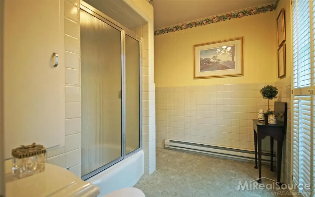 45 Lakecrest Lane Grosse Pointe Farms City MI 48236