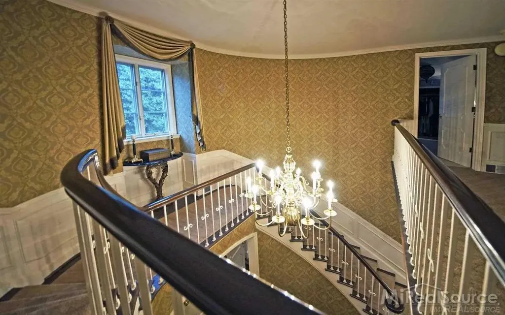 45 Lakecrest Lane Grosse Pointe Farms City MI 48236