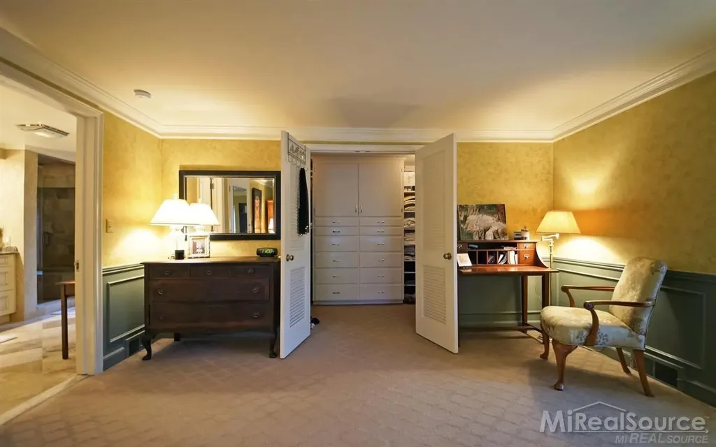 45 Lakecrest Lane Grosse Pointe Farms City MI 48236