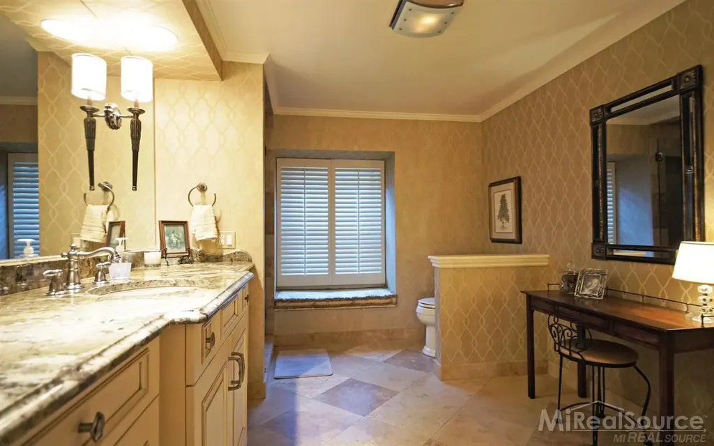 45 Lakecrest Lane Grosse Pointe Farms City MI 48236