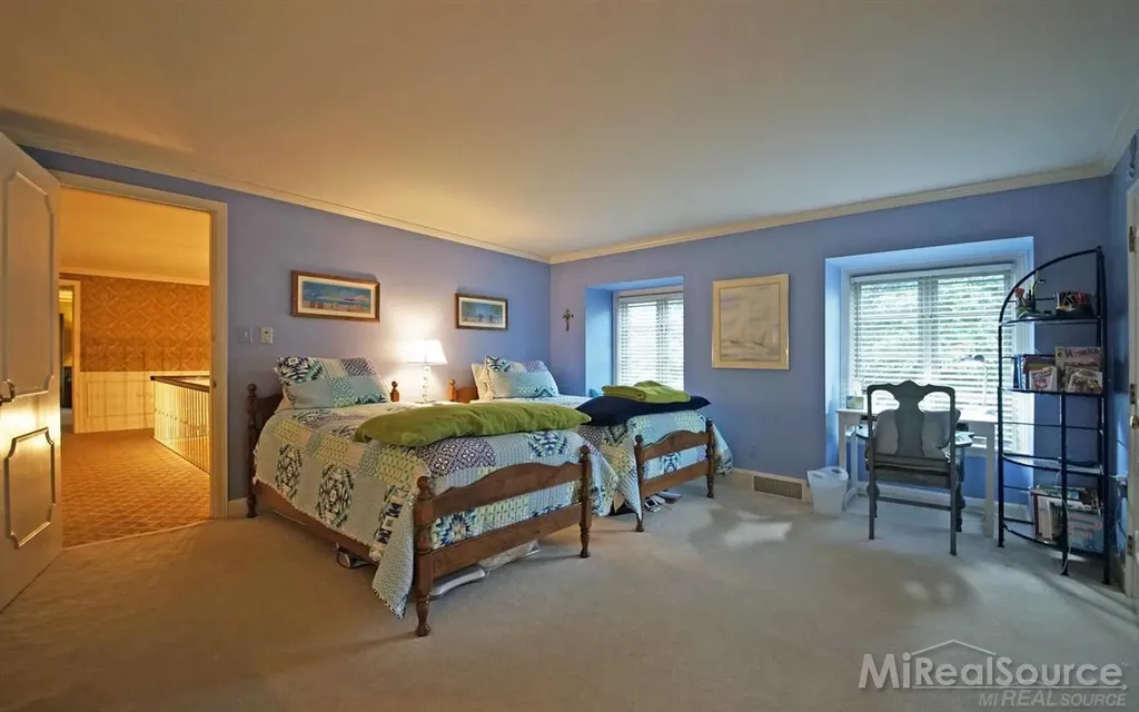 45 Lakecrest Lane Grosse Pointe Farms City MI 48236