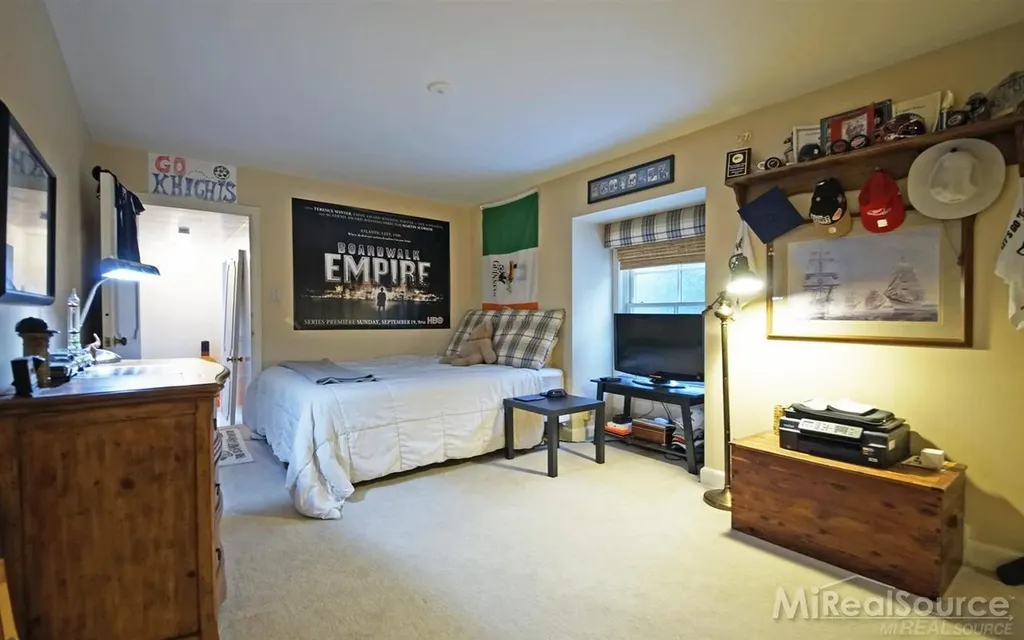 45 Lakecrest Lane Grosse Pointe Farms City MI 48236
