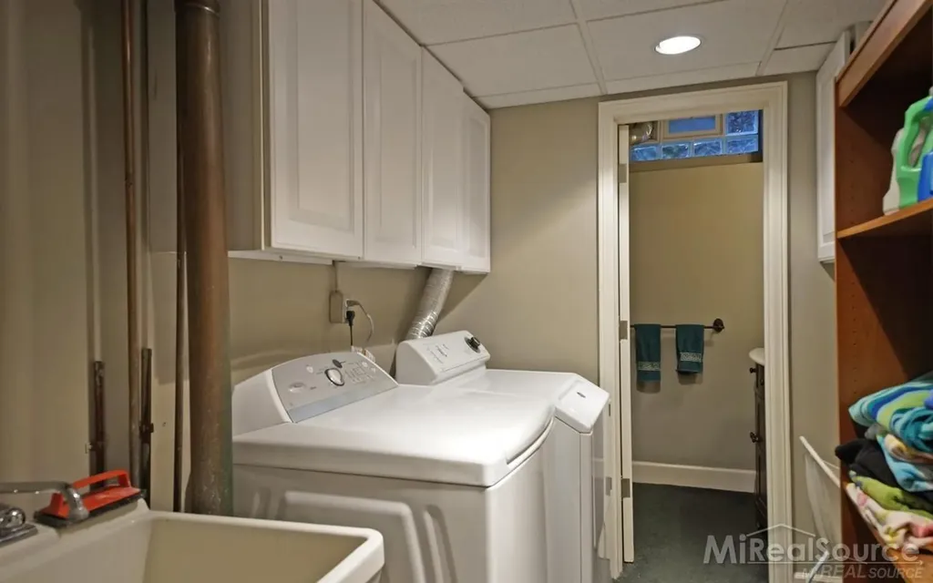 45 Lakecrest Lane Grosse Pointe Farms City MI 48236