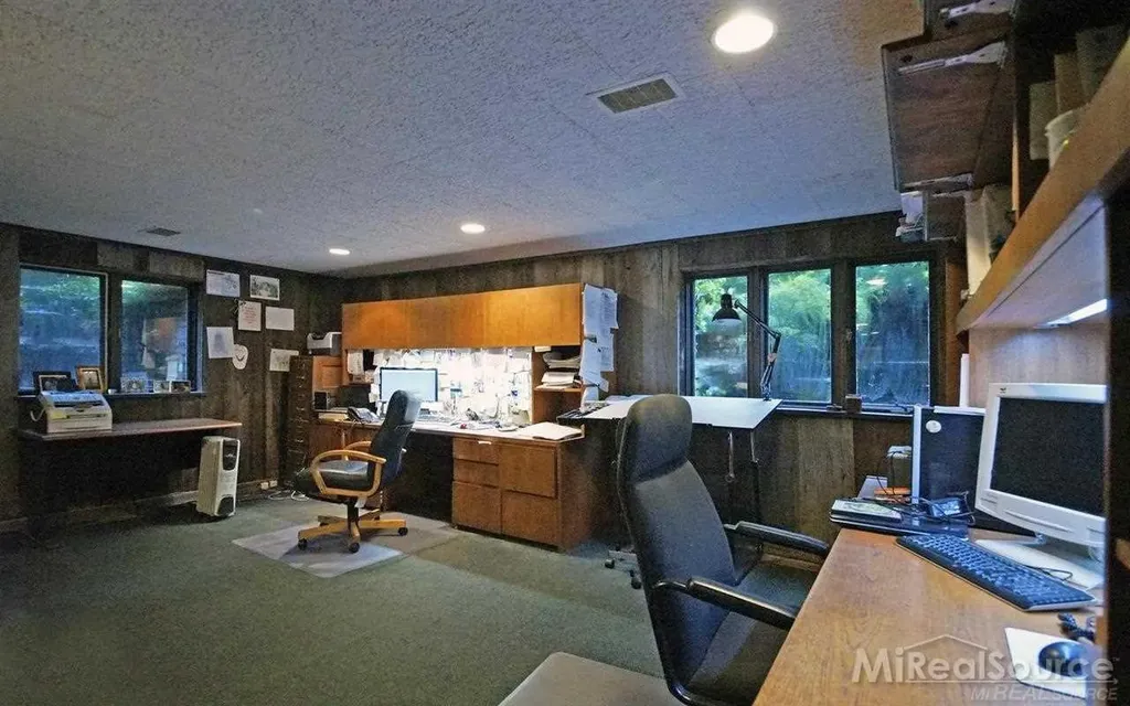 45 Lakecrest Lane Grosse Pointe Farms City MI 48236