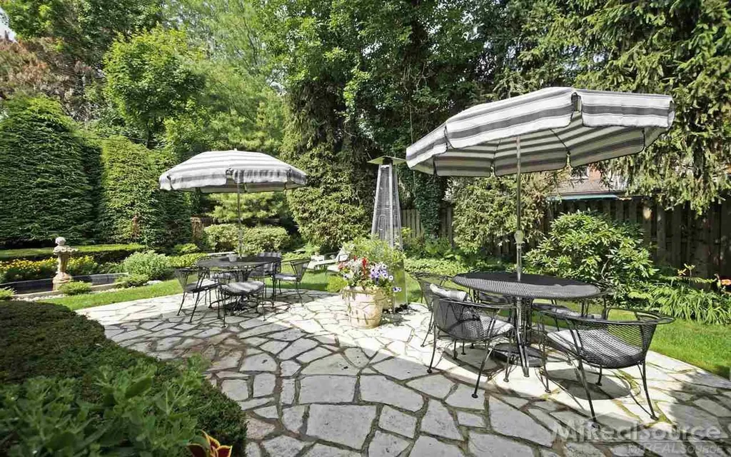 45 Lakecrest Lane Grosse Pointe Farms City MI 48236