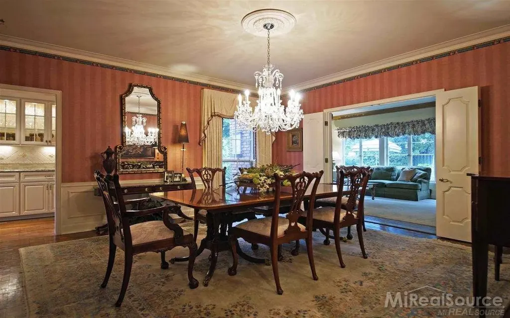 45 Lakecrest Lane Grosse Pointe Farms City MI 48236