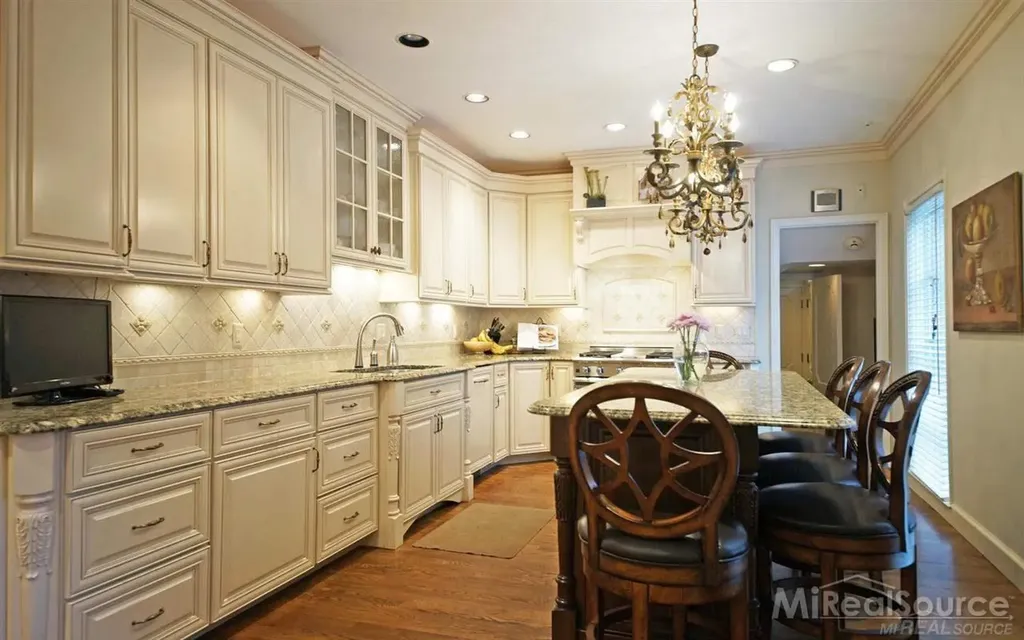 45 Lakecrest Lane Grosse Pointe Farms City MI 48236