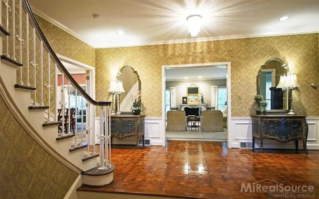45 Lakecrest Lane Grosse Pointe Farms City MI 48236