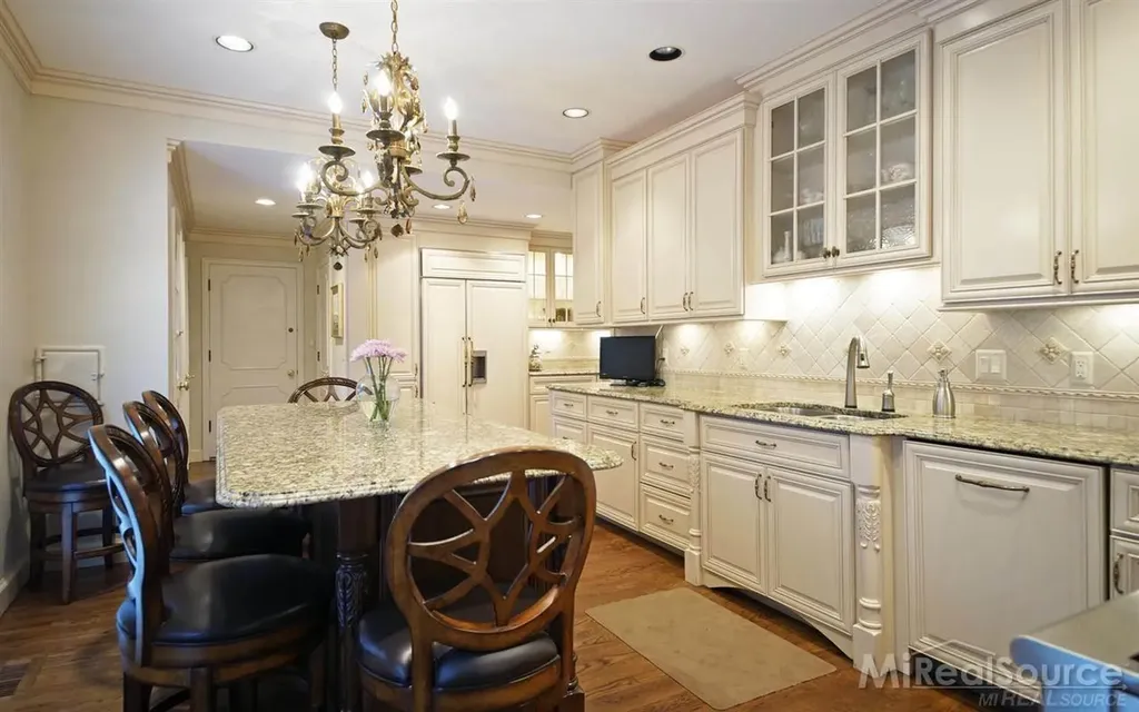 45 Lakecrest Lane Grosse Pointe Farms City MI 48236