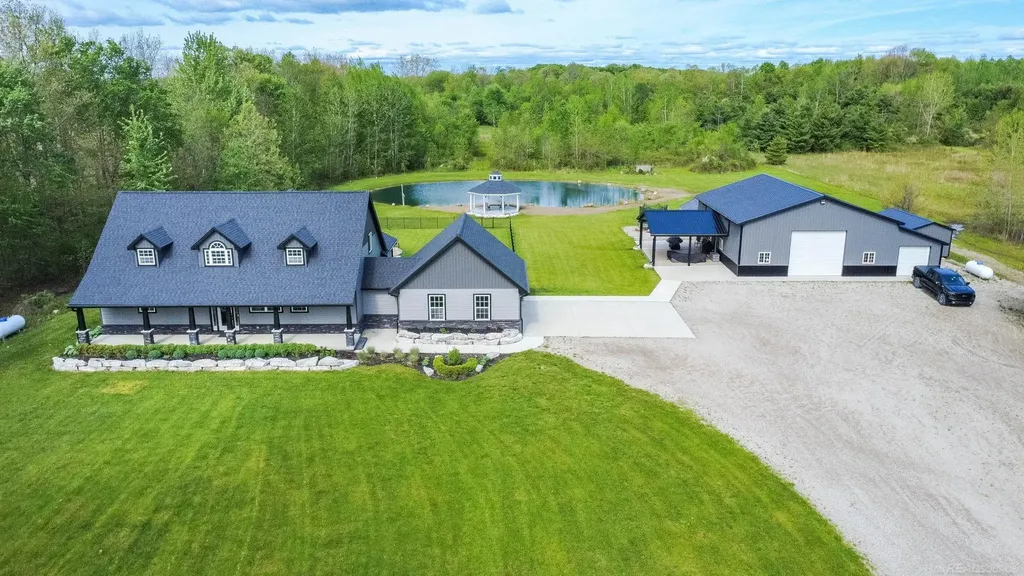 2133 Cove Road Wales Township MI 48027