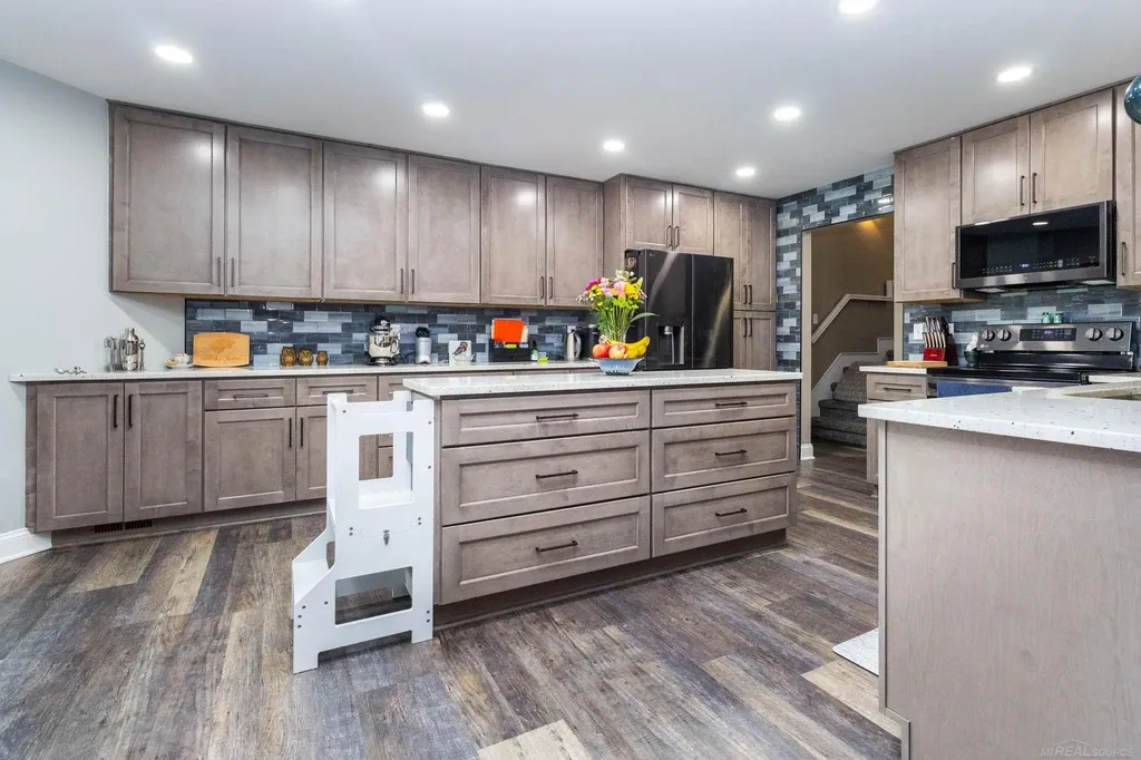 2133 Cove Road Wales Township MI 48027