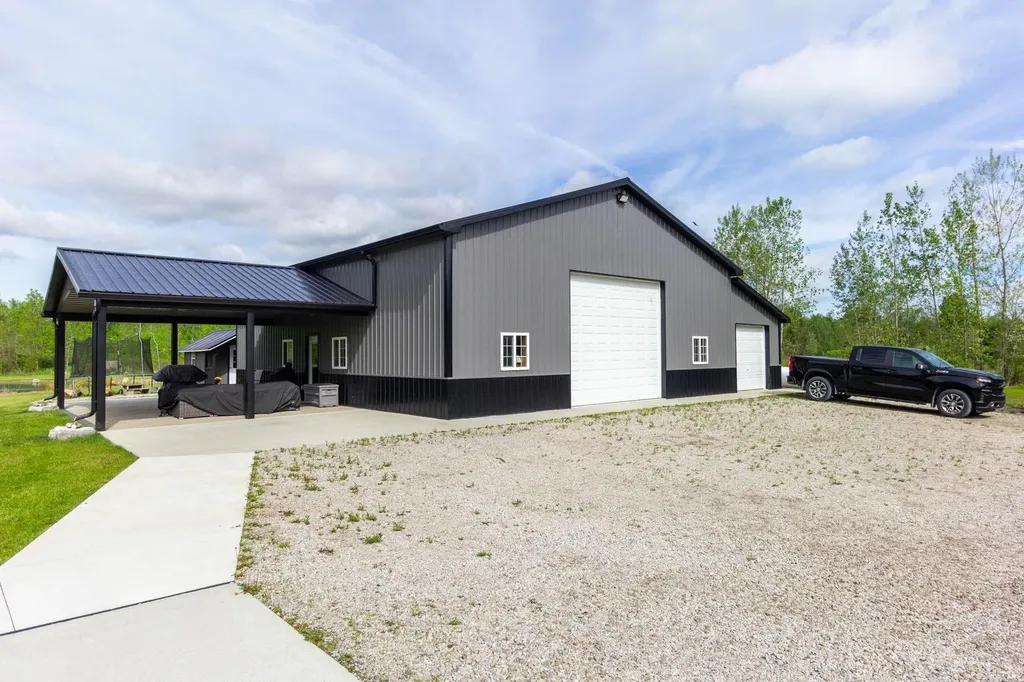 2133 Cove Road Wales Township MI 48027