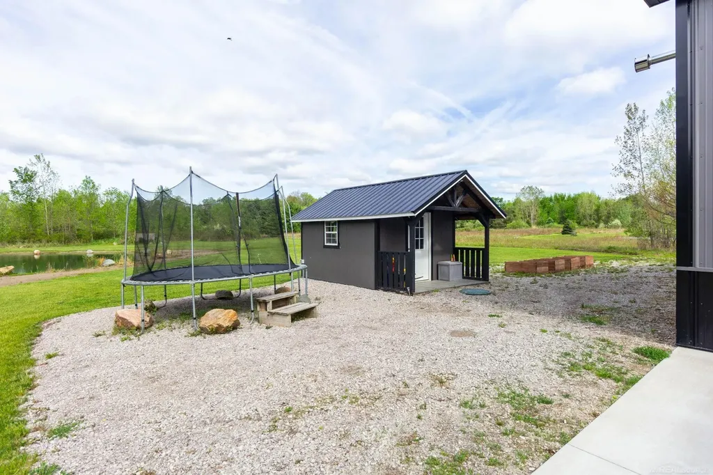 2133 Cove Road Wales Township MI 48027