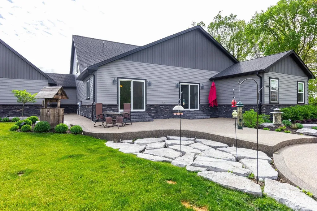 2133 Cove Road Wales Township MI 48027