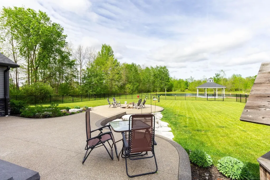 2133 Cove Road Wales Township MI 48027