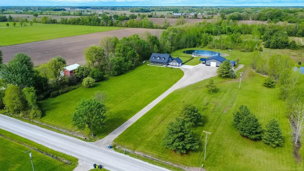 2133 Cove Road Wales Township MI 48027