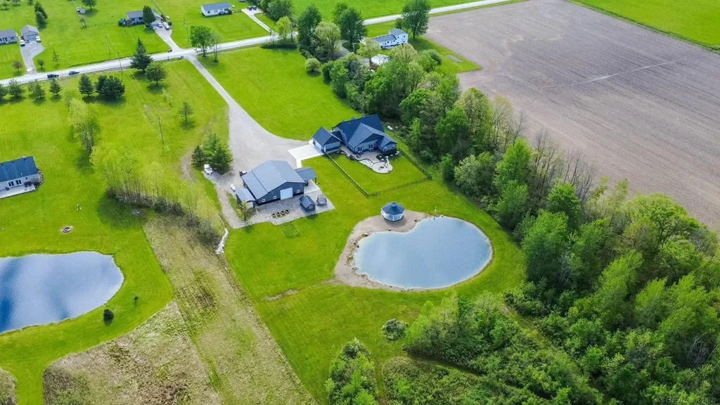2133 Cove Road Wales Township MI 48027