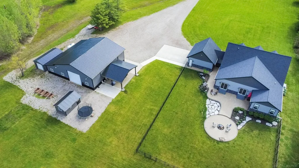 2133 Cove Road Wales Township MI 48027