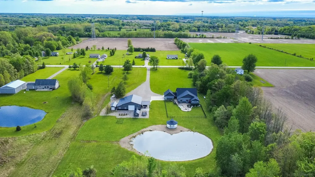 2133 Cove Road Wales Township MI 48027