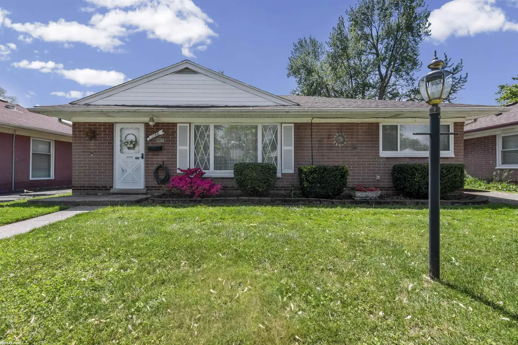 1188 E Barrett Avenue Madison Heights City MI 48071