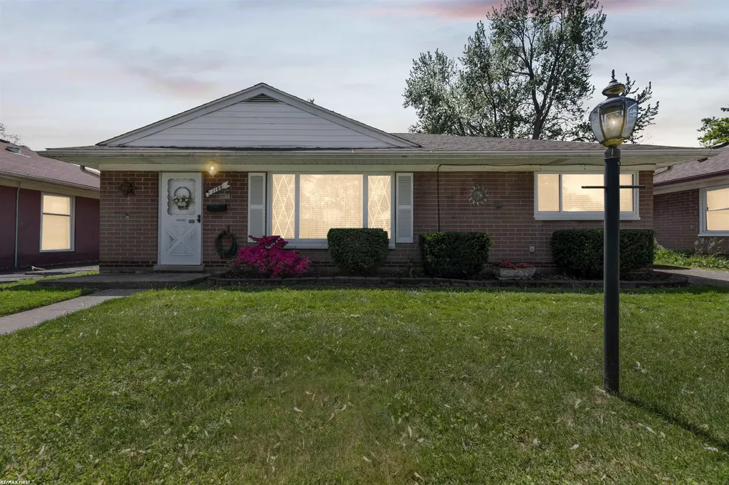 1188 E Barrett Avenue Madison Heights City MI 48071