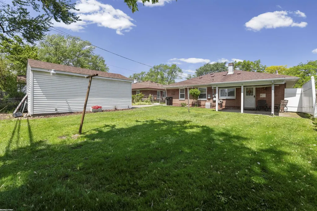 1188 E Barrett Avenue Madison Heights City MI 48071