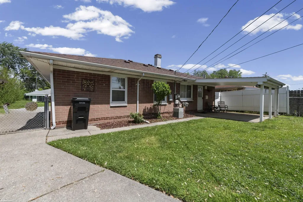 1188 E Barrett Avenue Madison Heights City MI 48071