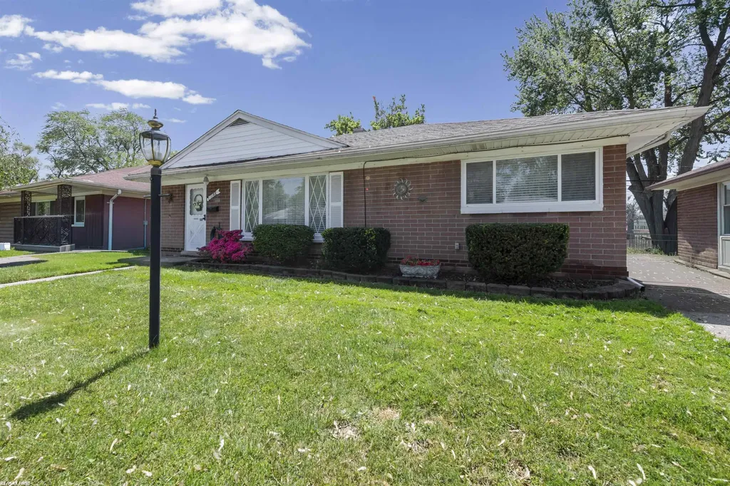 1188 E Barrett Avenue Madison Heights City MI 48071