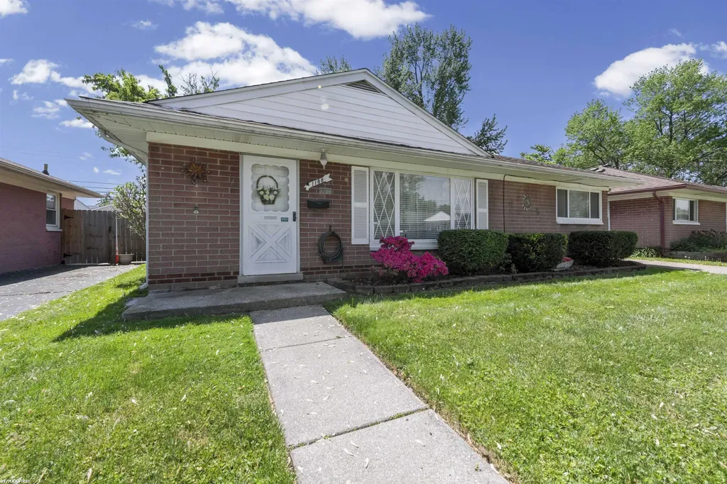 1188 E Barrett Avenue Madison Heights City MI 48071